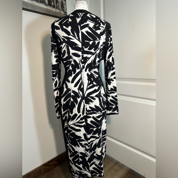 Modest modern bodycon leaf print white and black Maggy London women size 6 - Picture 9 of 16